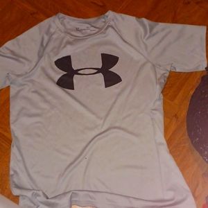 Grey under armour shirt